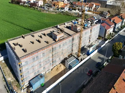 Apartamento T1 com Terraço, Jardim e Garagem &#124; Polo Universitário – Porto