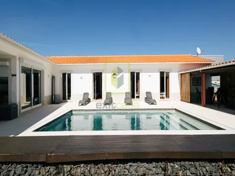 Moradia T4 Térrea com Piscina e Bungalows Independentes