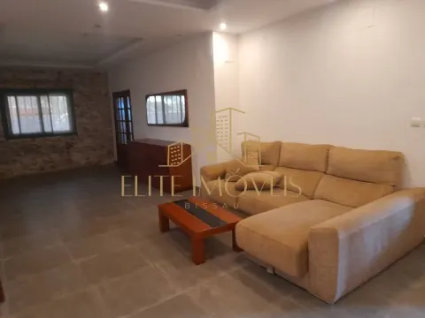 Vivenda T4 Duplex em Safim para Arrendamento de Curta / Longa Duração