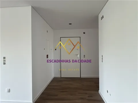 New 5 Bedroom Duplex in Montijo with parking