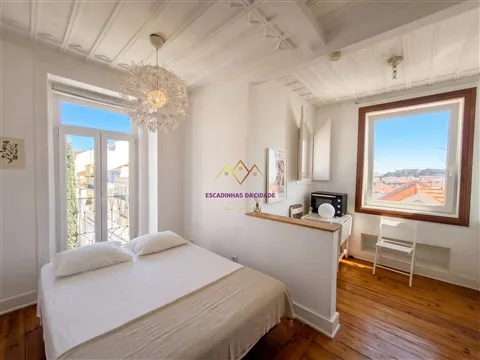 Studio furnished and equipped with River View, Bairro Alto, 5 min Chiado