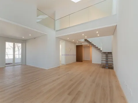 T3+1 Novo a estrear em Empreendimento de Luxo, Carcavelos