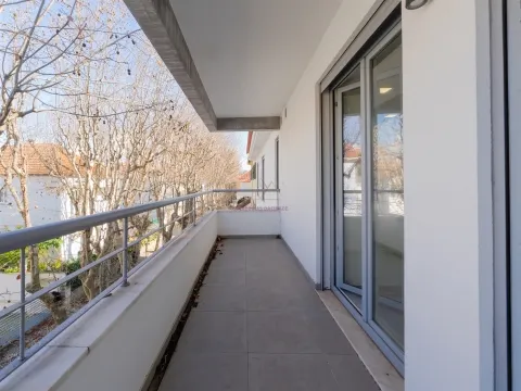 T3+1 Novo a estrear em Empreendimento de Luxo, Carcavelos