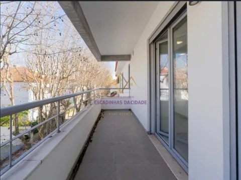 T3+1 duplex com mezaninne, em Empreendimento de Luxo, Carcavelos