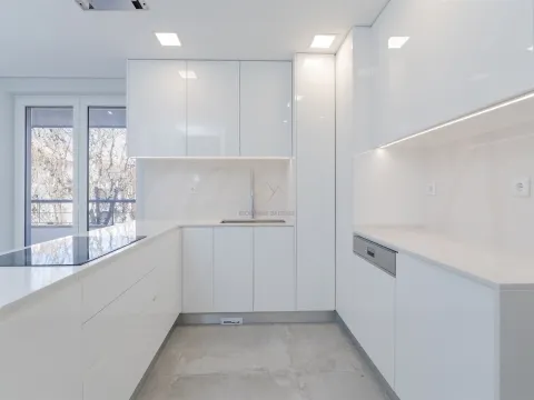 T3+1 duplex com mezaninne, em Empreendimento de Luxo, Carcavelos