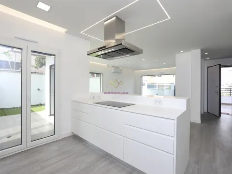 Moradia T4 NOVA a estrear, em São João da Talha, Loures