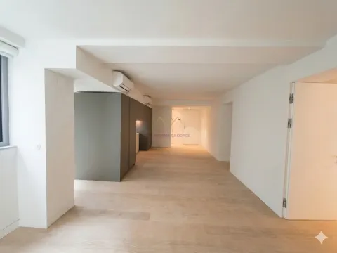 T2+1 em Empreendimento de luxo com piscina