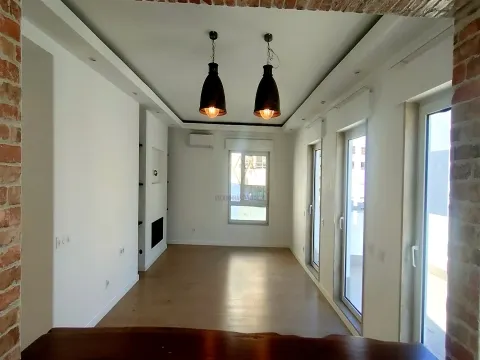 Apartamento T3 Remodelado com 2 Terraços a escassos minutos do Metro