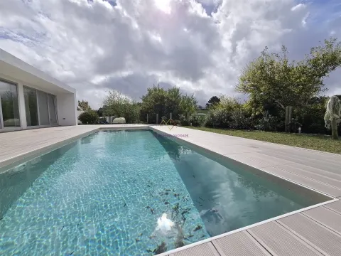 Villa à Bom Sucesso Resort avec piscine et jardin privé