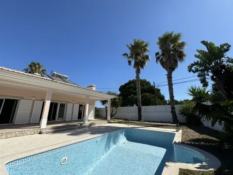 Villa avec jardin et piscine, à Sesimbra