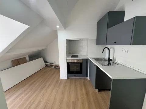 Refurbished 1 Bedroom Apartment with Terrace, in Largo das Olarias