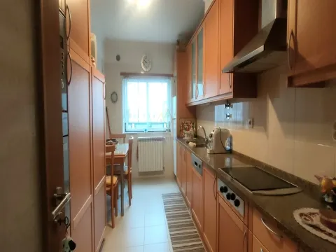 Oportunidade Única: T3 com 2 Estacionamentos e Garagem Box Opcional!