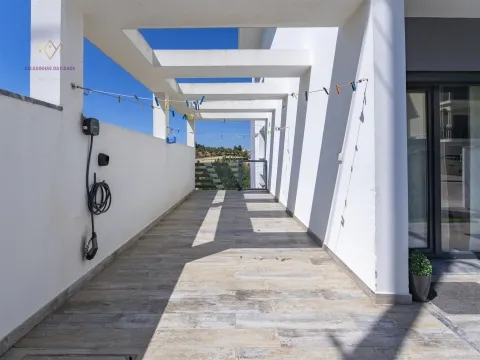 Unique villa in Santa Iria Azóia