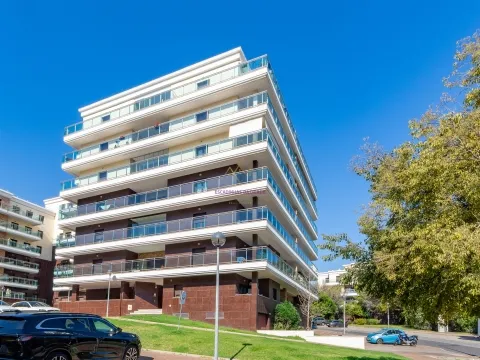 Appartement unique de 3 chambres dans l’urbanisation Terraços da Ponte - vue frontale sur le fleuve