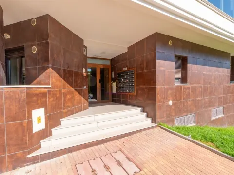 Appartement unique de 3 chambres dans l’urbanisation Terraços da Ponte - vue frontale sur le fleuve