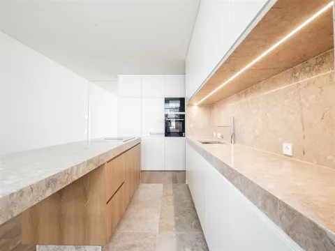 Vivez le luxe avec vue sur le Tage - Villa avec garage de 106 m2, à Alto Santo Amaro