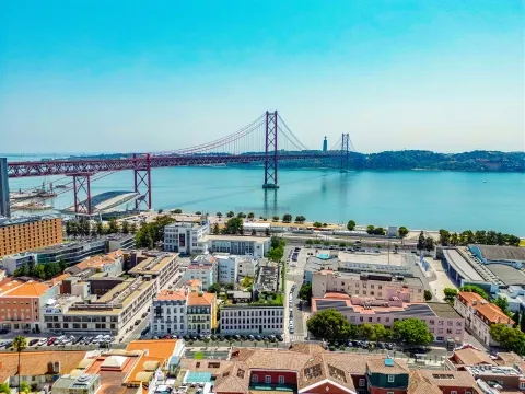 Vivez le luxe avec vue sur le Tage - Villa avec garage de 106 m2, à Alto Santo Amaro