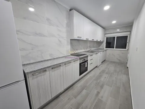 T3 remodelado na Amadora - Venteira