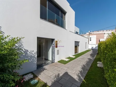 Nouvel appartement de 3 chambres avec terrasse inséré dans un petit condominium avec piscine et salle de sport à Loures - Parque Cidade