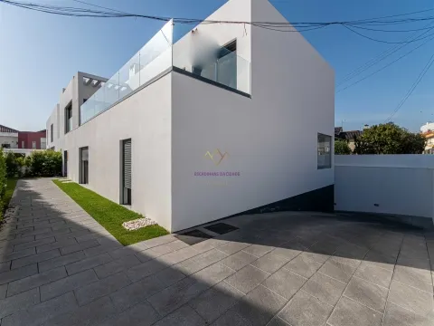 Nouvel appartement de 3 chambres avec terrasse inséré dans un petit condominium avec piscine et salle de sport à Loures - Parque Cidade