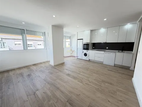 3 Bedroom Apartment in Alverca – Total Refurbishment in Progress