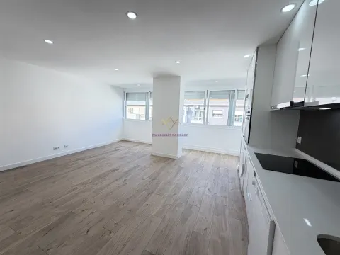 3 Bedroom Apartment in Alverca – Total Refurbishment in Progress