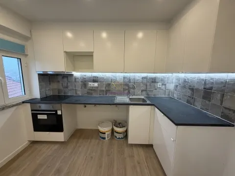 Excelente T1 totalmente remodelado em Porto Salvo – Oeiras