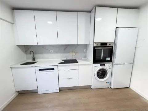 T2 avec terrasse à Venteira | Rénovation totale