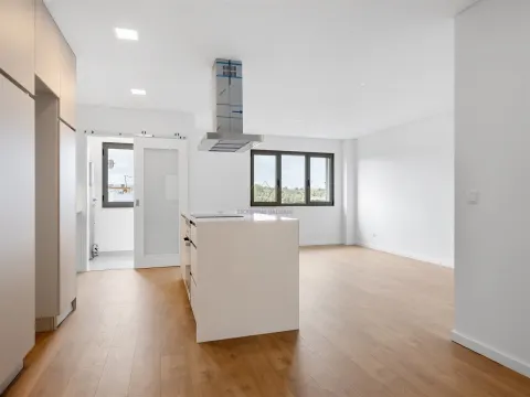 Onde o Conforto Encontra a Qualidade de Vida – T2 com 2 lugares de estacionamento, Apelação, Loures