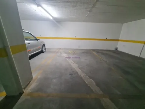 Parqueamentos para venda na Rua de São Domingos Benfica