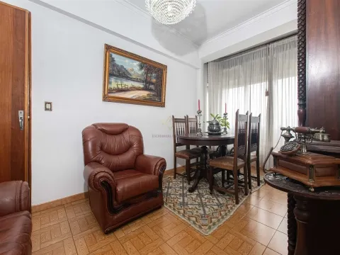 T2 avec entrepôt, à Falagueira à côté du parc Aventura