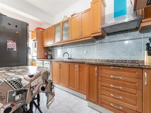 2 Bedroom Apartment – A Haven of Comfort and Luminosity in the Heart of the City