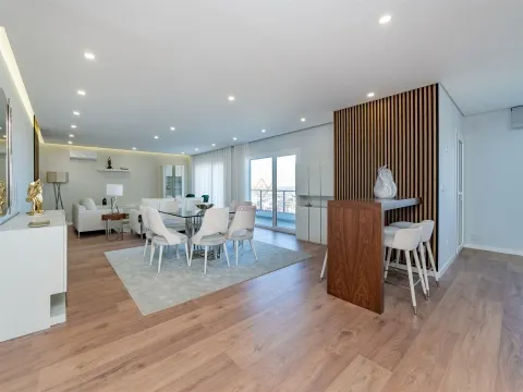 T4 with 207 m² | 2 Suites | River View | Garage | Bom Sucesso, Alverca