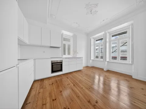 Fully Renovated Charming 2 Bedroom Apartment next to Marquês de Pombal