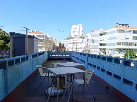 T3 com 2 Terraços em Massamá - em fase de remodelação