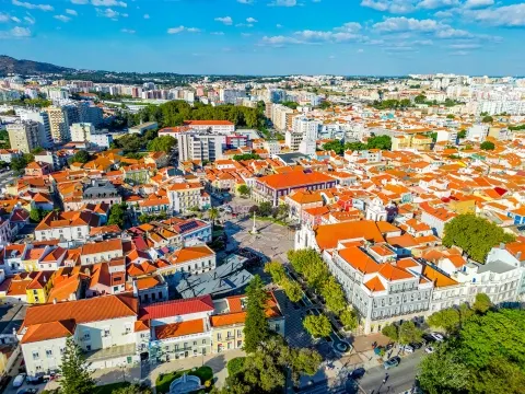 Loja para Arrendamento na Praça do Bocage em Setúbal