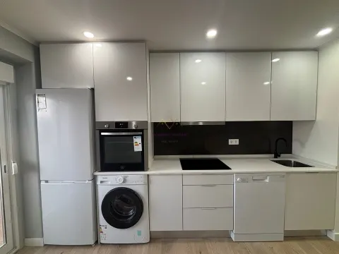 Moderne et lumineux 3 chambres rénové à Amadora