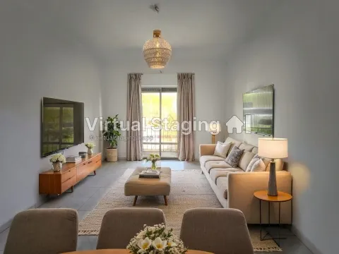 Appartement lumineux de trois chambres avec balcons et débarras au cœur de Carnaxide