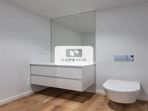 Nouveau magasin à Prelada dans Porto