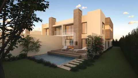 Five bedroom villa with swimming pool and deck at São Félix da Marinha