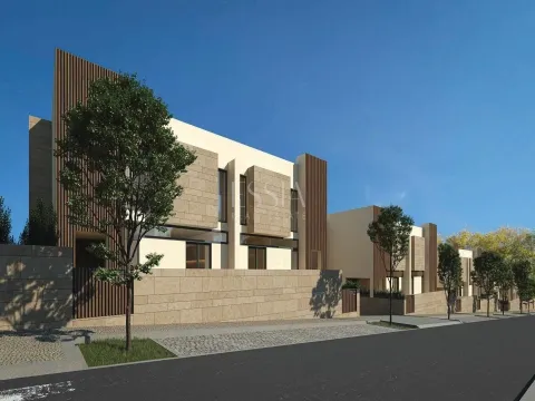 Five bedroom villa with swimming pool and deck at São Félix da Marinha