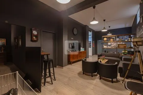 Magasin de 670 m2 avec garage au centre de Rio | Commerce ou services