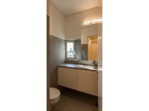 Casa T4 Reformada en Vilarinha, Oporto