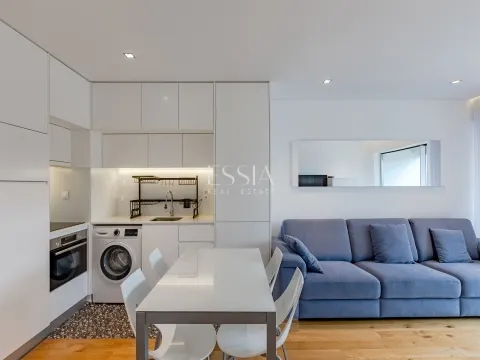 Apartamento de 2 dormitorios con balcón en alquiler en Antas