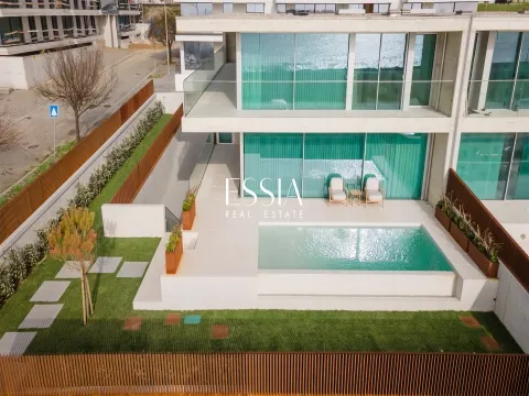 4-Bedroom Villa with Pool on the Seafront in Gaia