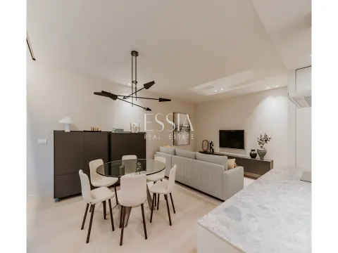 Apartamento T3 com Terraço em Primeira Linha de Mar