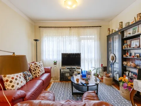 Immeuble avec Quatre appartements T2 près de l’Avenue da Boavista