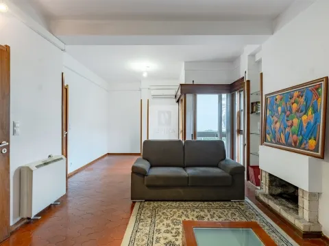 Apartamento T4 com Garagem Box entre o Marquês e P. Sá Carneiro