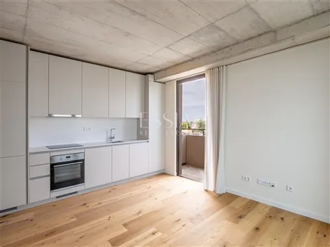 Two Bedroom Apartment in Leça da Palmeira, Flower Towers