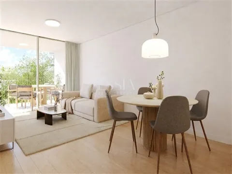 Apartamento T2 com Varanda nos Jardins da Arrábida